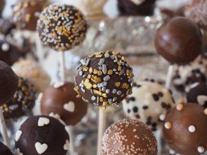Lots of differently decorated cake pops. 
