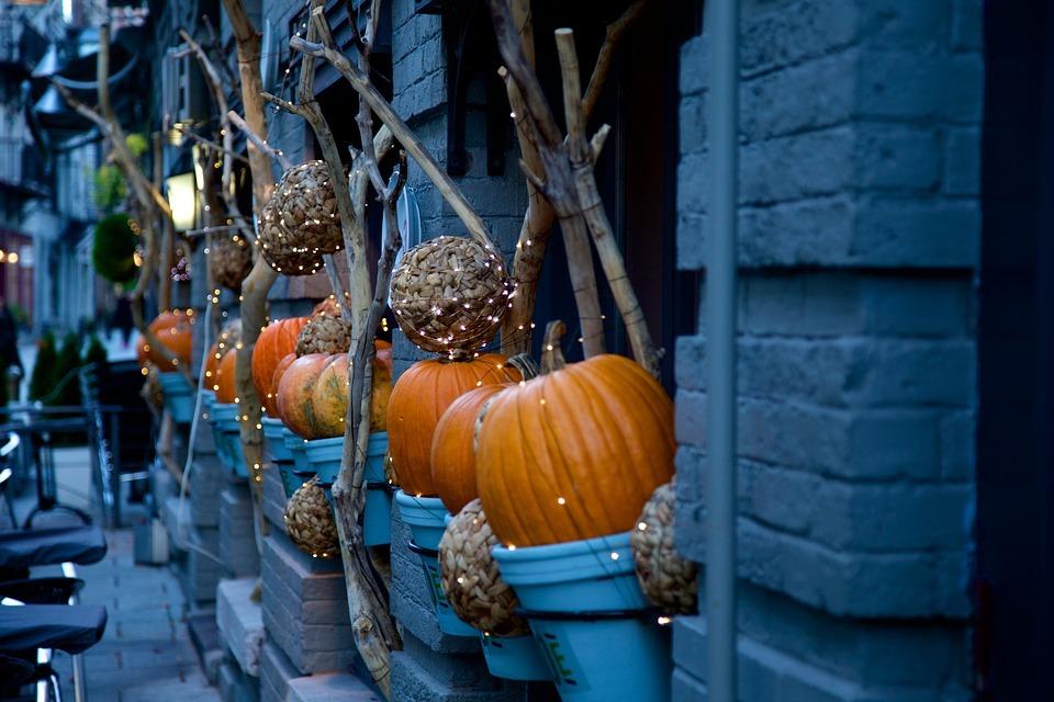 Halloween pumpkin decorations, and decorating for Halloween is one of the best things to do during fall in Toronto.